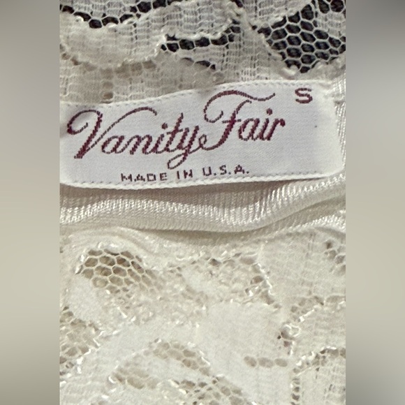 Vintage Vanity Fair Lace & satin nightgown. - Picture 4 of 6